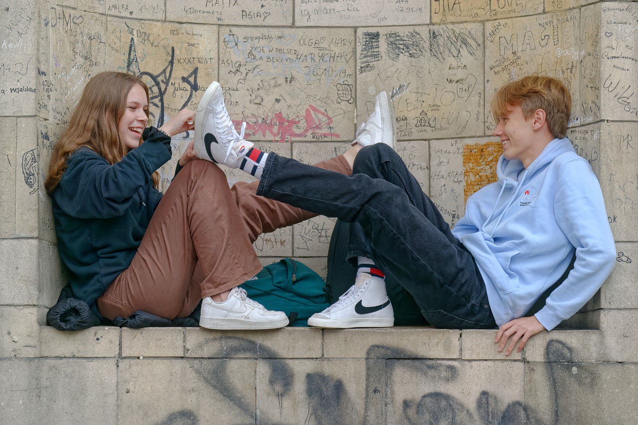 couple, teen, wall-6652464.jpg