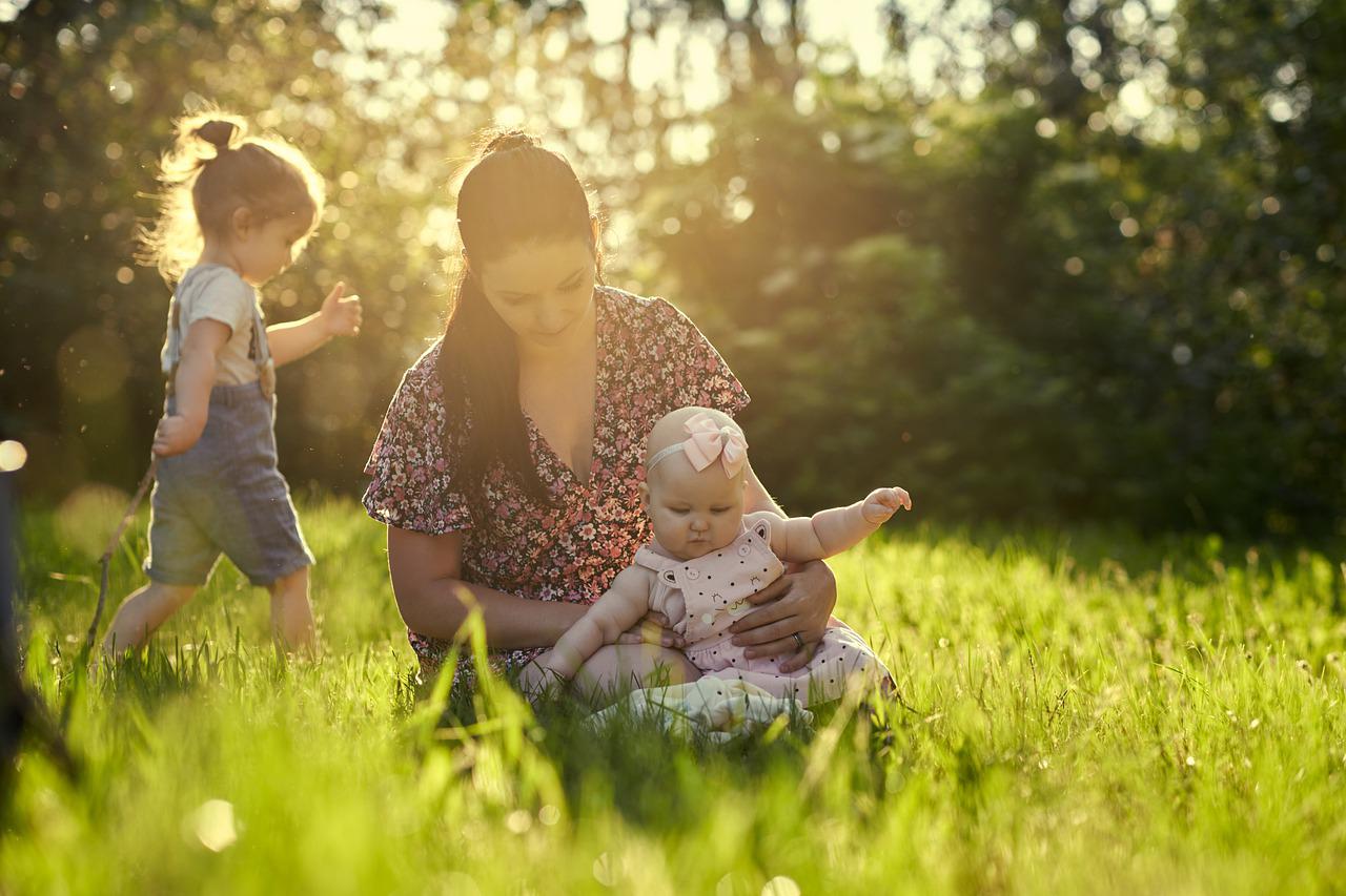 family, motherhood, love-6564612.jpg